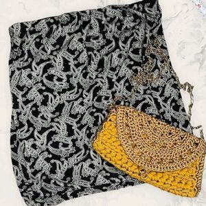 The
Limited Strapless Top Black and White Pattern (& Crochet Bag) - Size XS - Bl